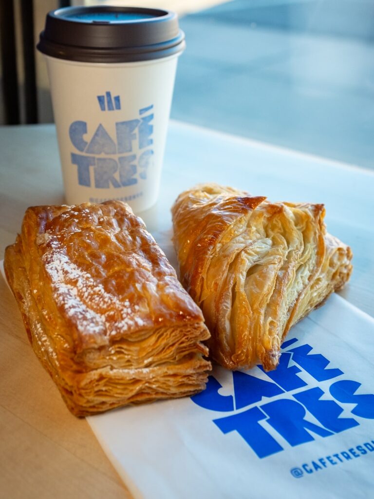 Pastelitos and coffee at Café Tres | Photo: Laura/New Denizen