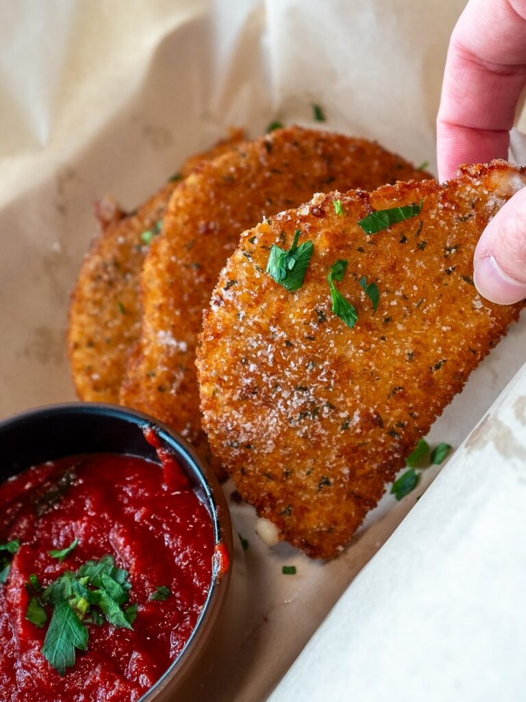 Mozzarella mezzaluna at Moodswing | Photo: Laura/New Denizen